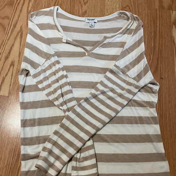 Old navy top - Picture 4 of 5